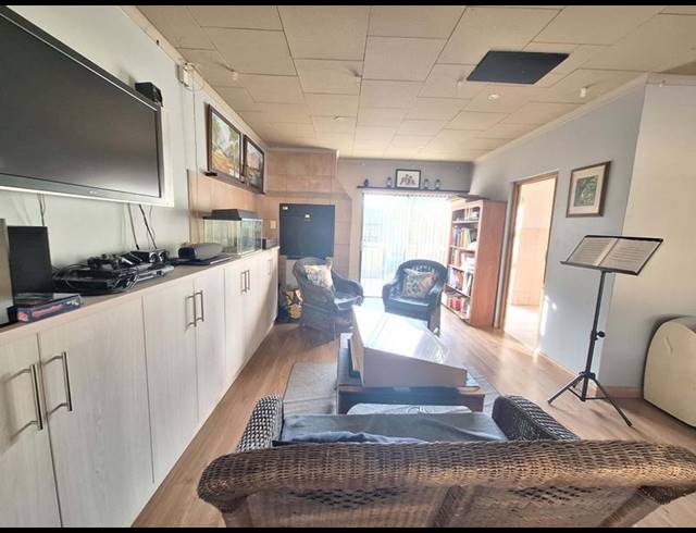 4 BEDROOM HOUSE FOR SALE IN HARTENBOS HEUWELS